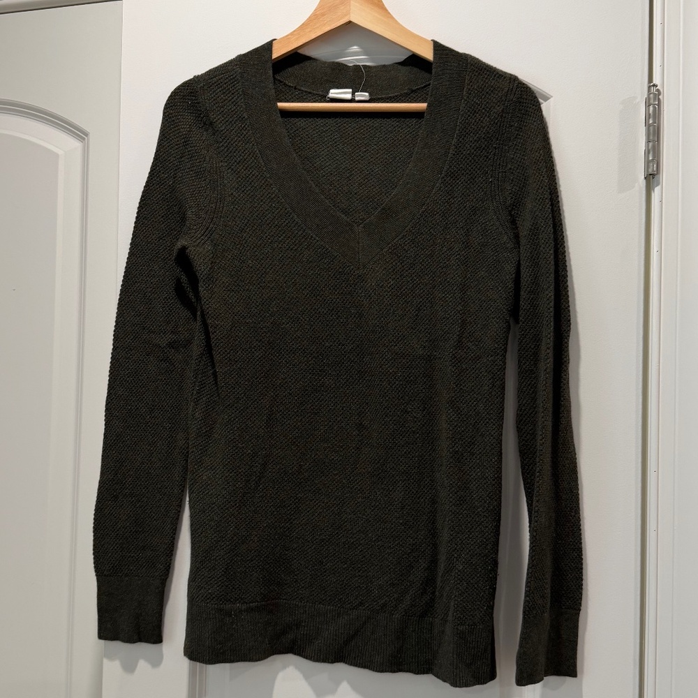 Womens GAP Sweater